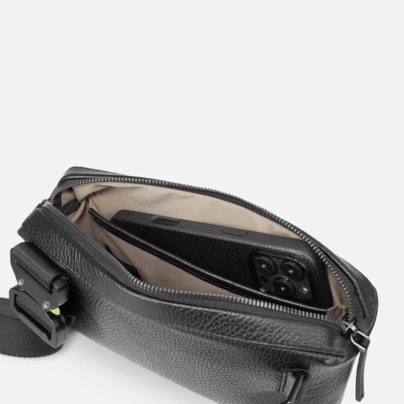 PEBBLED Leather GRAMS 28 157 Essential Sling Black Leather Men Crossbody Bag