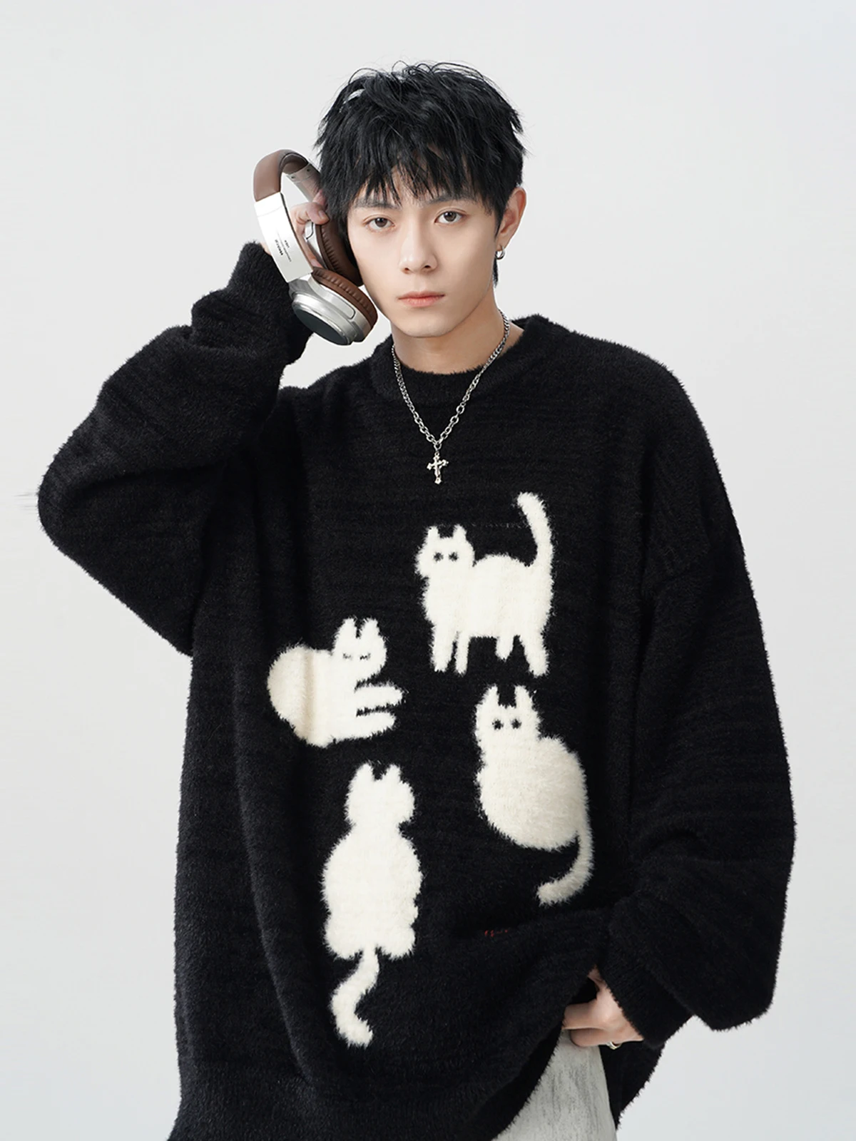 2025 Autumn Winter New American Style Men's Loose Casual Knitted Versatile White Black Cat Print Crew Neck Sweater