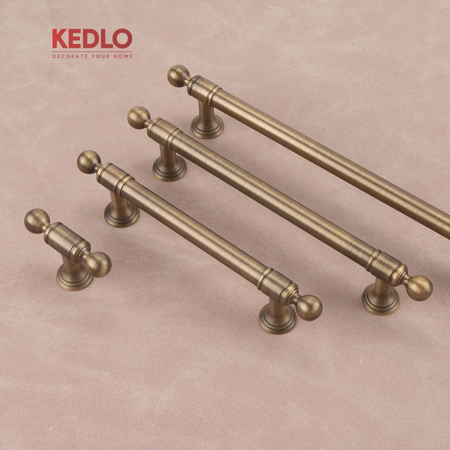 KEDLO Europäischer Retro-Antik-Messinggriff für Küchenschränke, massiver Messinggriff in Gold, langer Schubladengriff – Detail 3