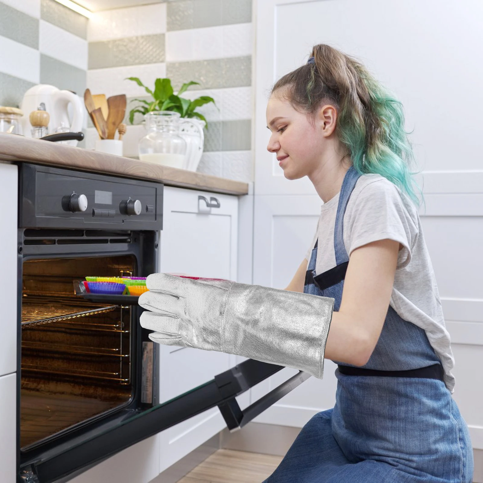 2Pcs Heat Resistant Fireproof Insulated Aluminum Foil Gloves High Temperature Welding Work Safety Protective Gloves