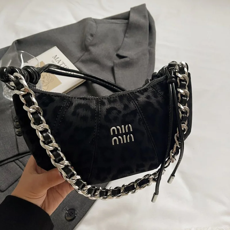 

Modern Faux Fur Accent Bag For Women With Cozy Texture And Premium Leather For Winter Style