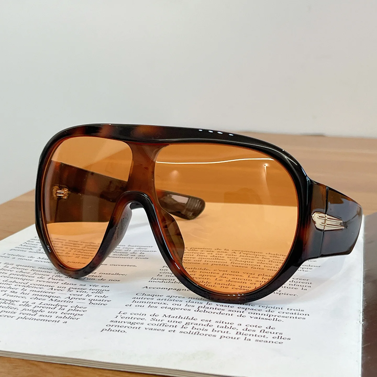 One Piece Oversized Shield Sunglasses Women New Fashion Brand Large Frame Black Leopard Gradient Sun Glasses Men Hip Hop Shades
