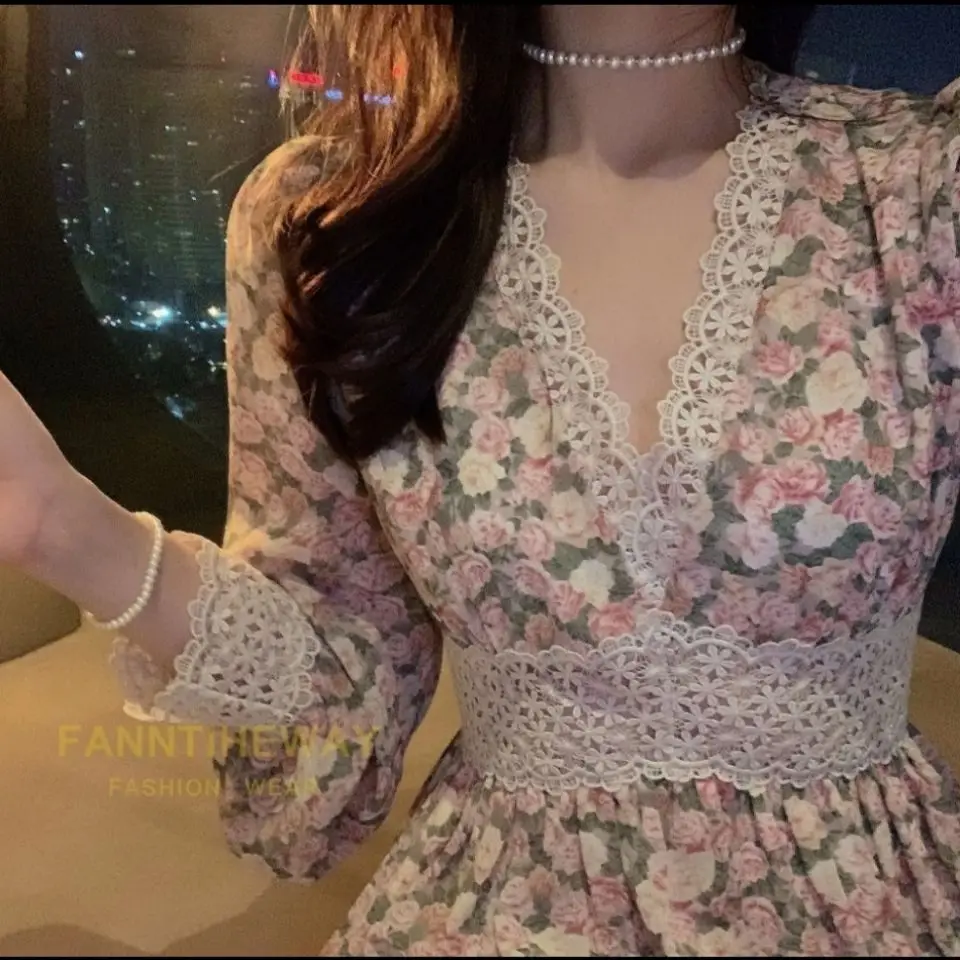 Lace Patchwork Chiffon Floral Dress Women\'s New Long Sleeved V-neck Slimming French Bellflower A-line Long Sleeves Dresses