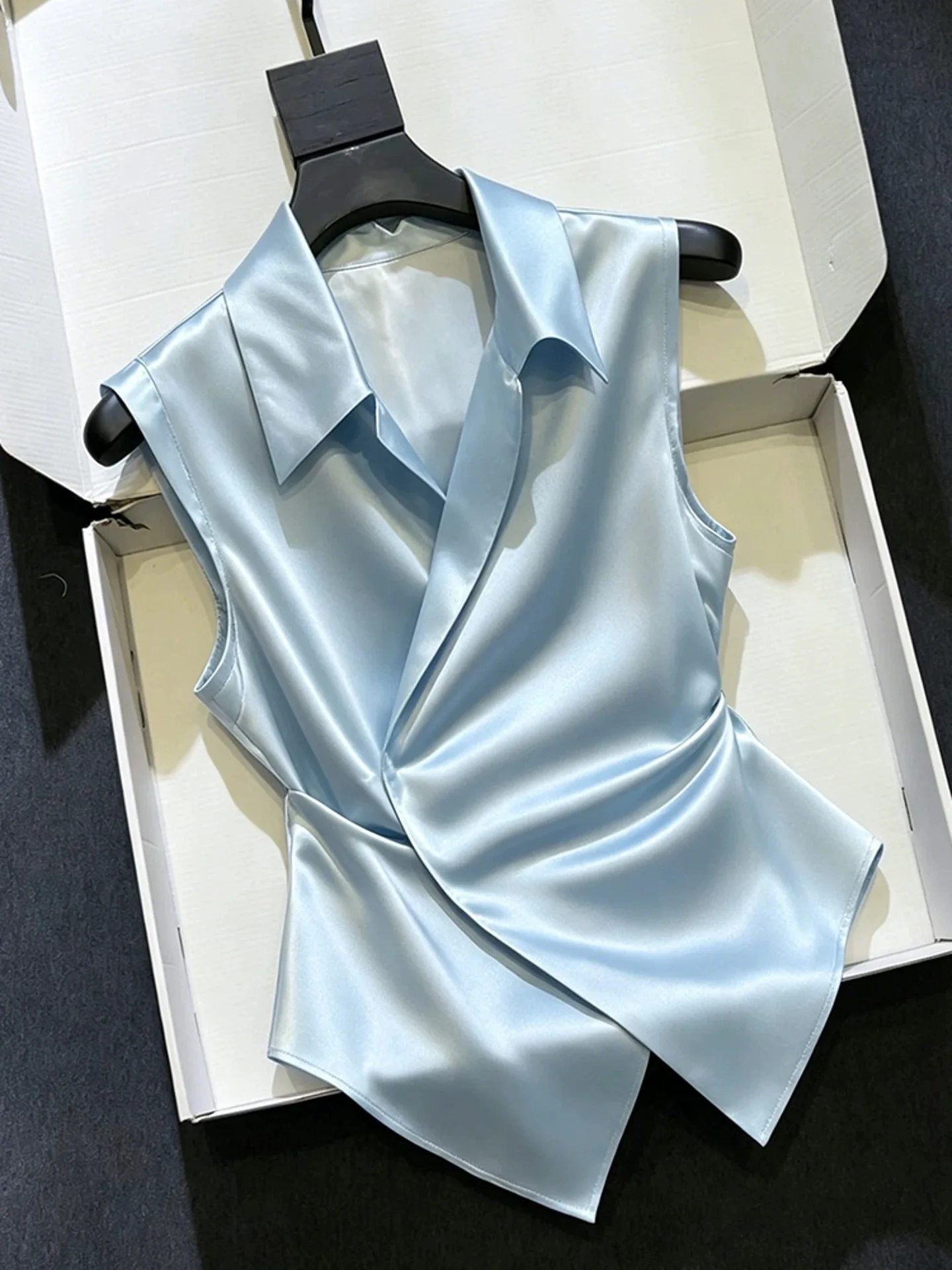 

Elegant Silk Shirts Women's Sleeveless Waist-Cinching Top Fashionable Summer Design Breathable V-neck Polyester Blend