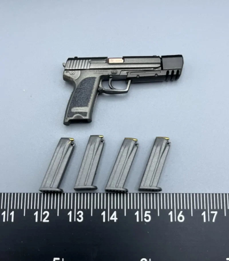 

DAMTOYS 1/6 Scale DAM GK028 Pistol Model for12''Gangster