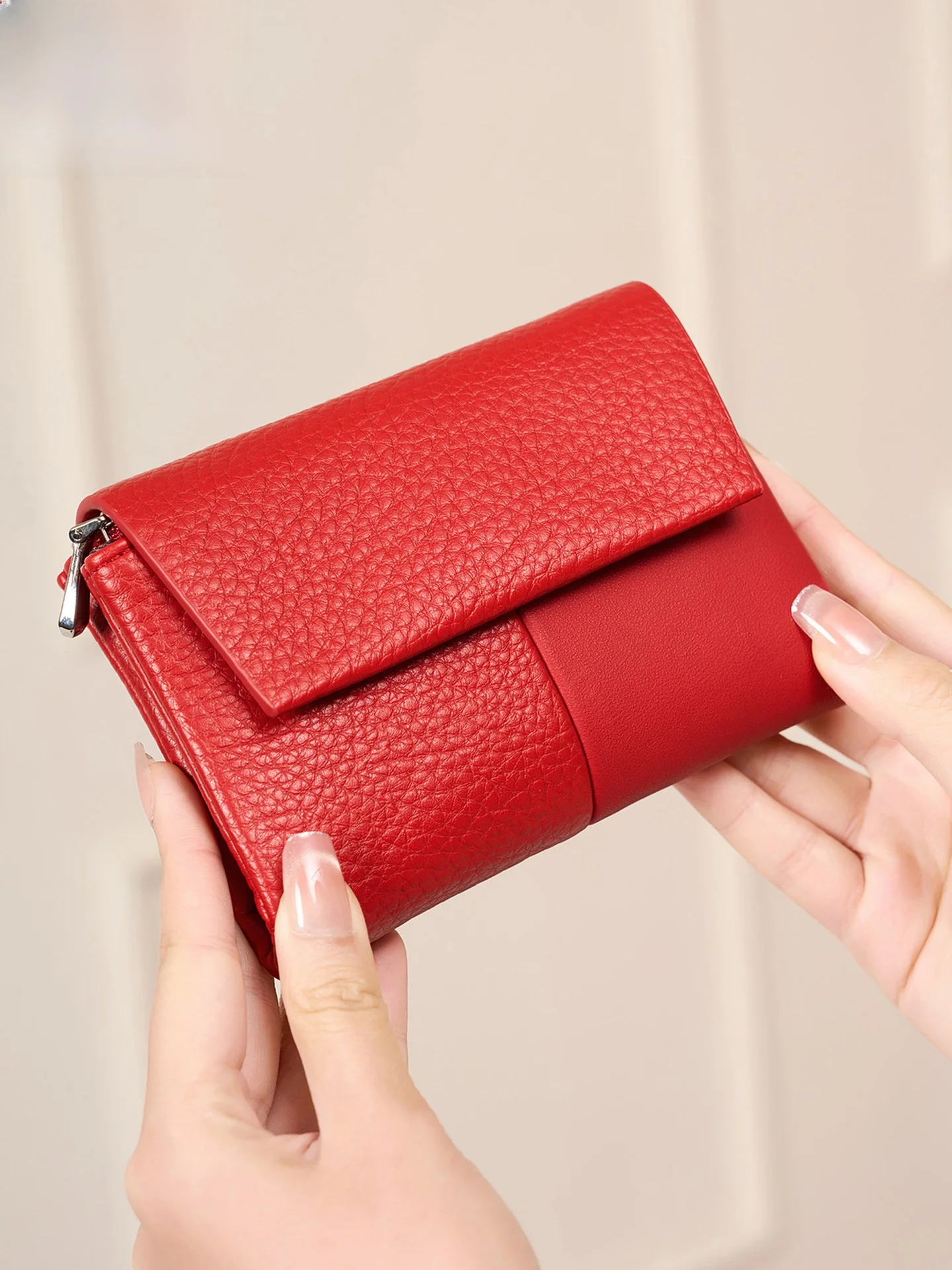 portefeuille-compact-et-elegant-pour-femme-grande-capacite-porte-monnaie-et-cartes-multi-emplacements-design-court-rangement-rigide-pour-pieces-de-monnaie-petit-sac