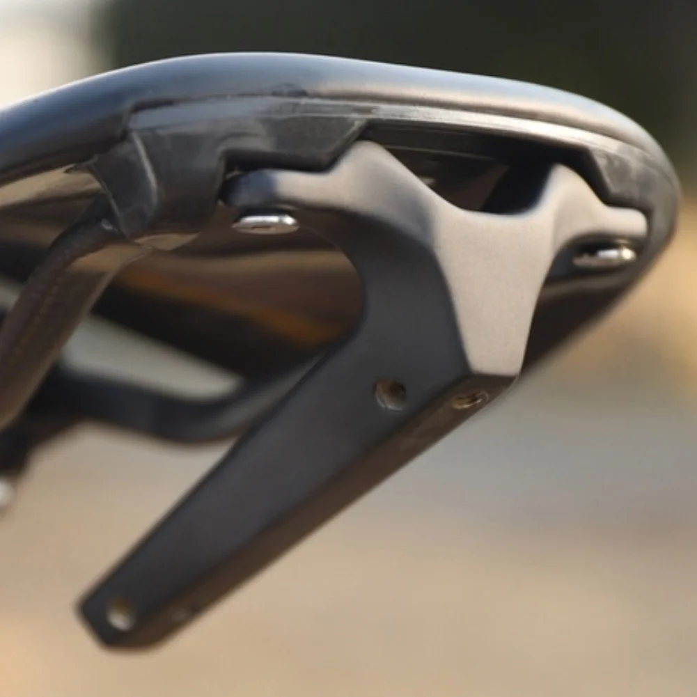 

Крепление для бутылки с водой на велосипед с винтом для системы Swat Saddle, ультралегкий держатель для бутылки из карбонового волокна, аксессуары для велоспорта