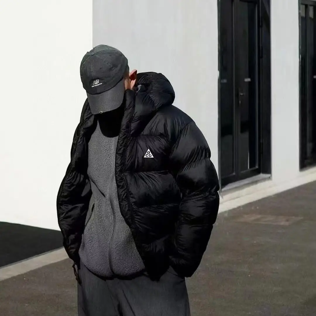 سترات شتوية قصيرة رياضية بغطاء للرأس من القطن سترة رجالي مطرزة دافئة موضة كورية مقاومة للماء ومضادة للرياح سترة شتوية للرجال