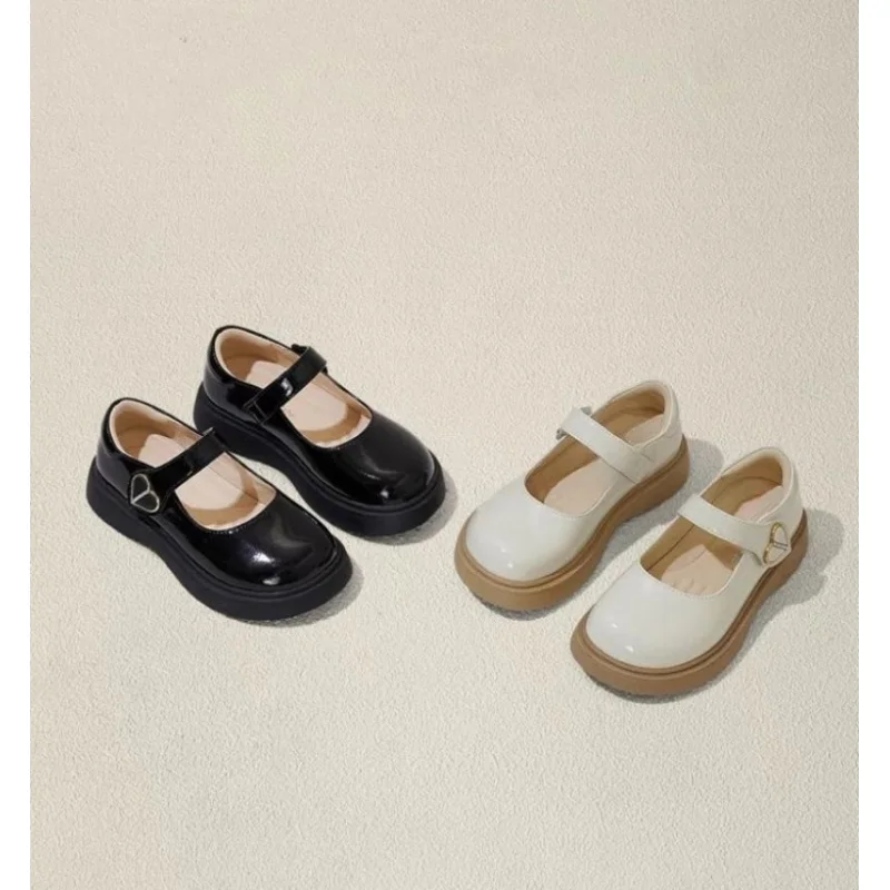 

2026NewSpringGirlsPrincessShoes,ShinyPatentLeatherMaryJaneswithHeartBuckle,SoftSoleSchoolUniform&PerformanceShoesforToddlerKids