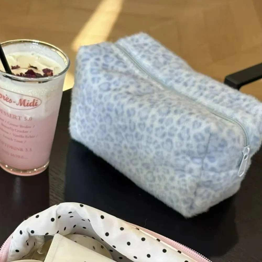 Durable Fuzzy Makeup Bag Large Capacity Leopard Print Toiletry Organizer Portable Cosmetic Bag Girls Travel Storage Pouch gallery 5