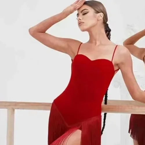 Imagen 2 del producto Falda triangular con flecos para baile latino, minivestido Sexy para baile, aspecto de baile con borlas ricas, piernas largas, negro y rojo