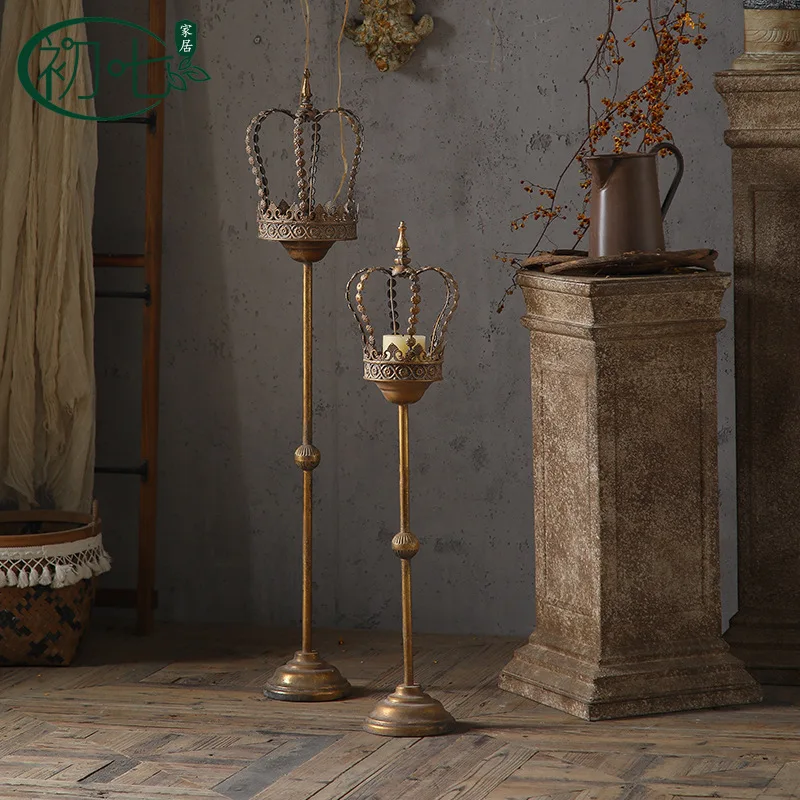 Vintage court-style floor candlestick - distressed decorative ornament - unique creative crown candle holder
