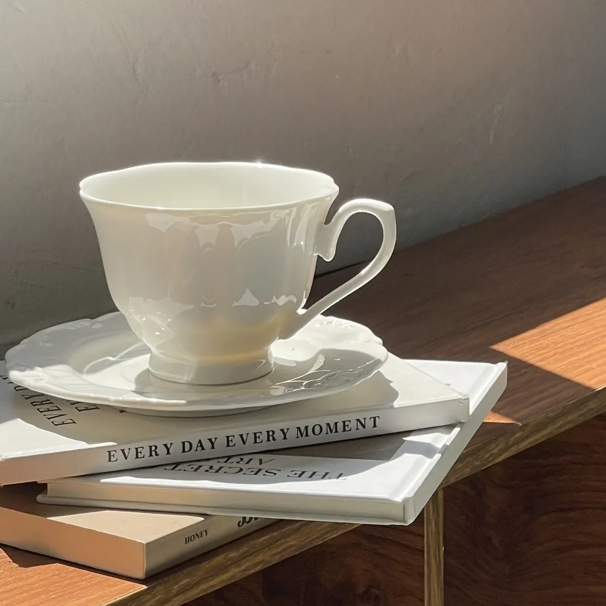 French White Ceramic Coffee Cup Set Elegant Tea Cups for Afternoon Tea Home Hotel Restaurant Use