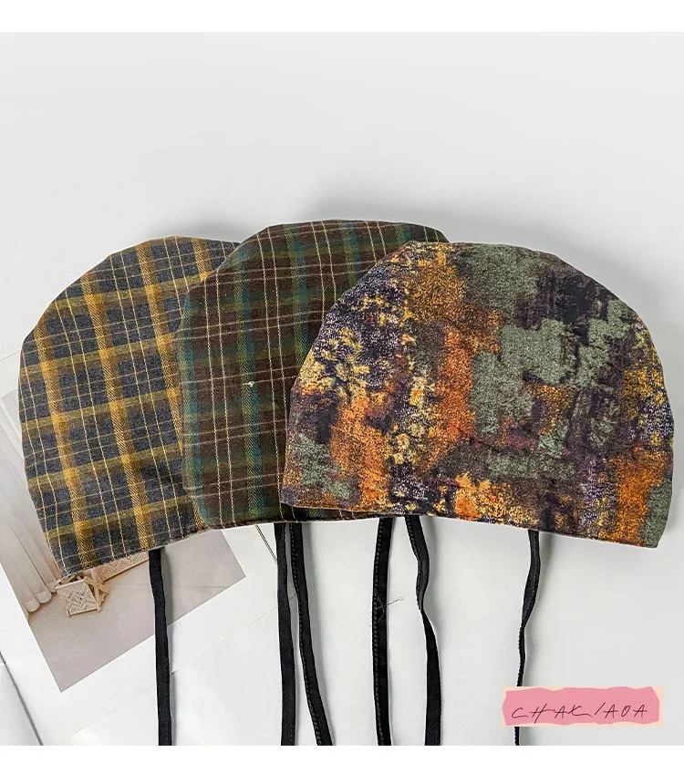 Wasteland Wind mostra il viso Borsa piccola Cappello per la testa Plaid retrò a doppia faccia può portare sottile Spice Girl Cappello pullover moda unisex