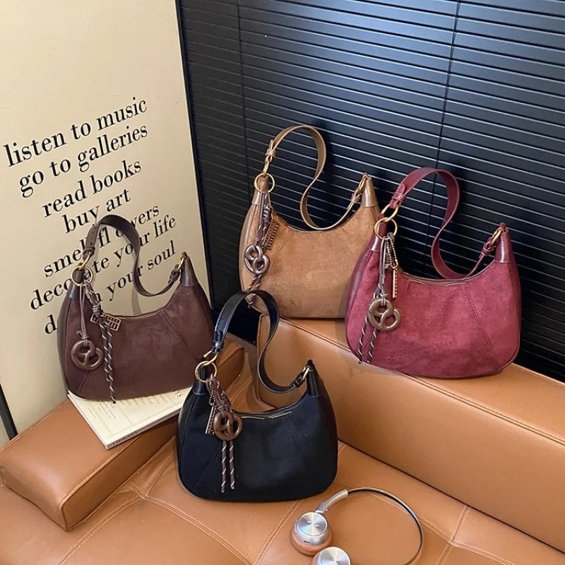 حقيبة ساعي أنيقة للسيدات مصنوعة من الجلد المنقوش على شكل نجمة، مظهر ناعم وواسع عالي الجودة من براغ