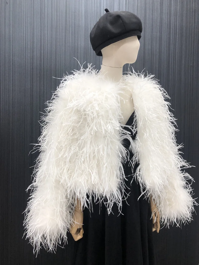 سترة شتوية للنساء معطف ريش النعام الحقيقي متعدد الألوان منفوش دافئ أنثى ناعمة موضة ملابس خارجية للحفلات المسائية في الهواء الطلق