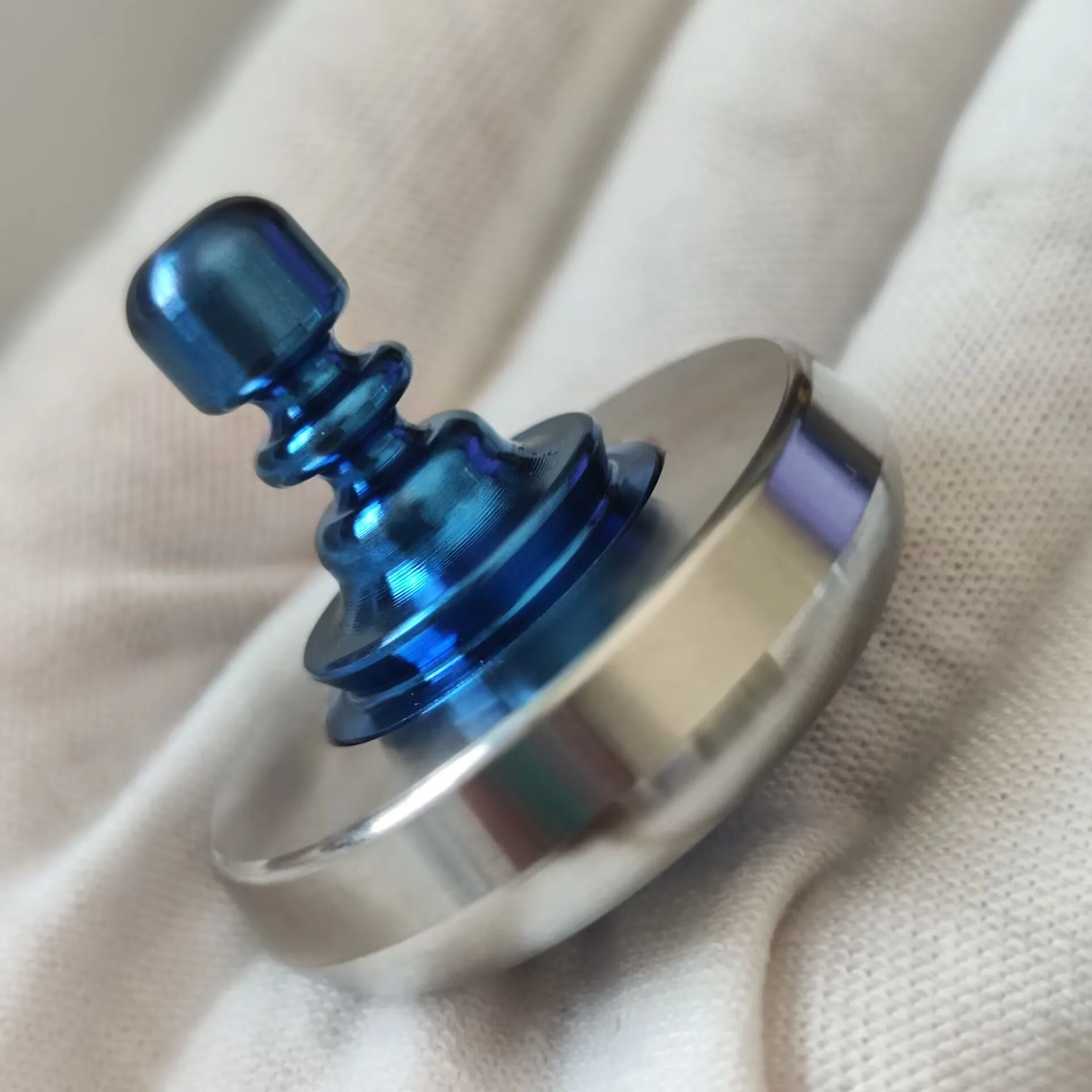 Titanium Alloy Hand 304 stainless steel Boday Twisting Spinning Top Gyro Gyroscope Collection Spinner Toy
