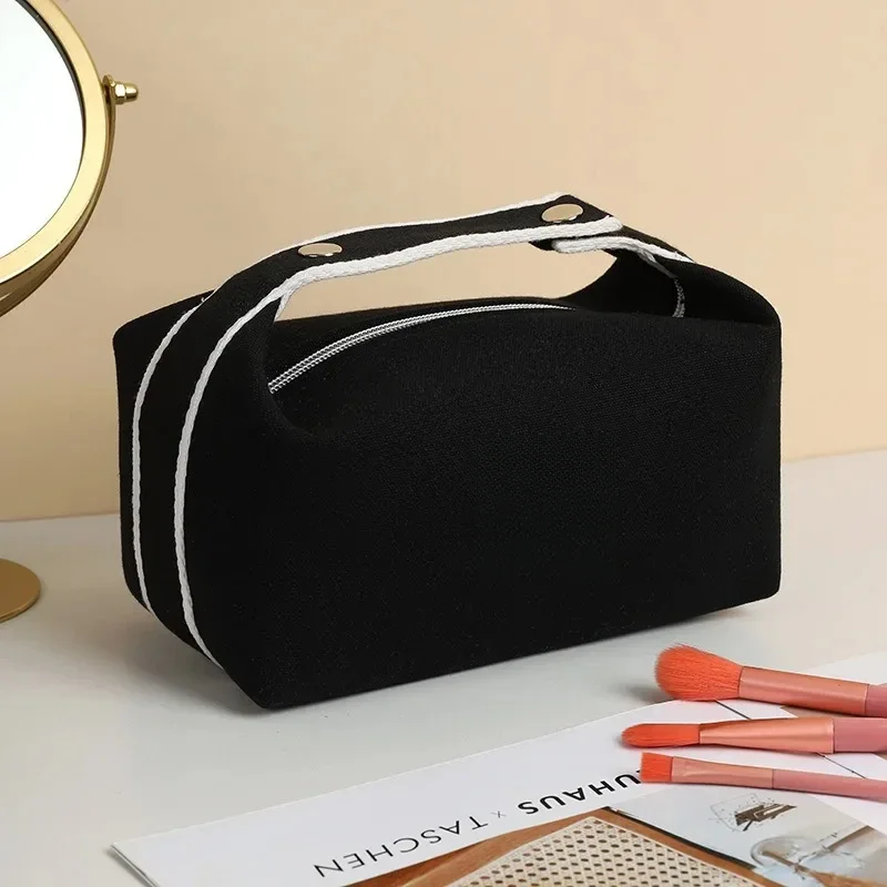 

Ladies Camellia Handbag Portable Cosmetics Lipstick Key Storage Bag