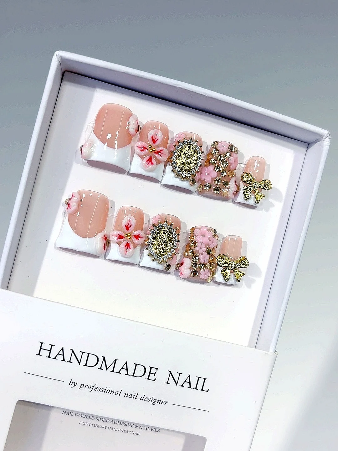 

Трехмерный цветок во французском стиле со стразами Элегантный и легкий роскошный модный дизайн ногтей (L279)