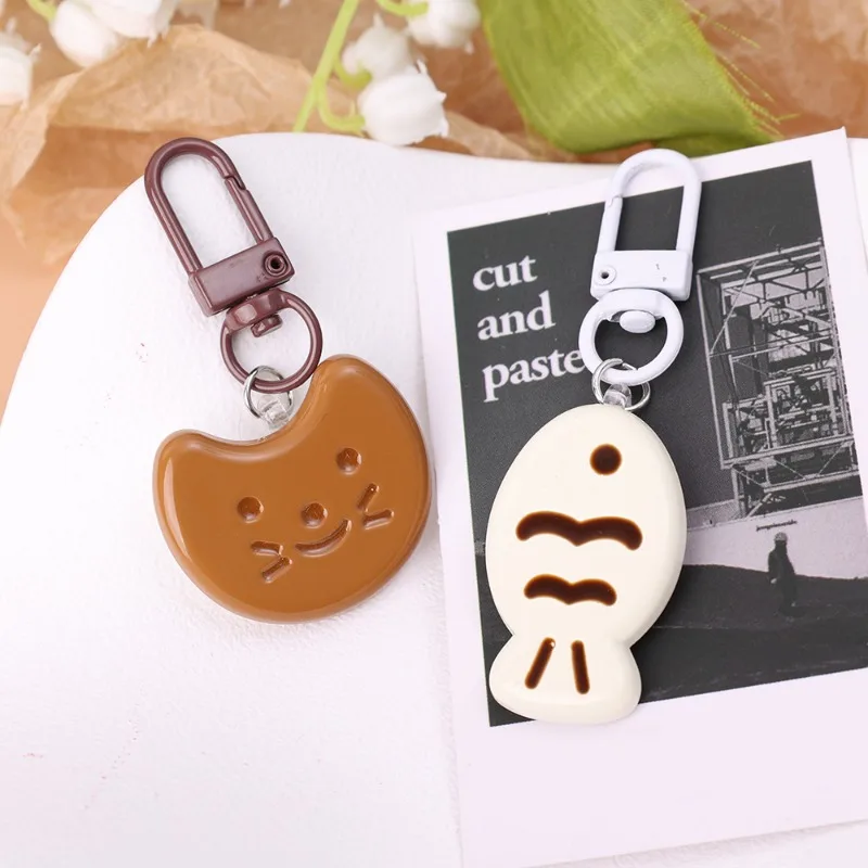 Cute Little Cat Keychain Creative Fish Cat Resin Cartoon Doll Pendent Fashion Bag Accessories for Kids Couple Gift Car Keyring