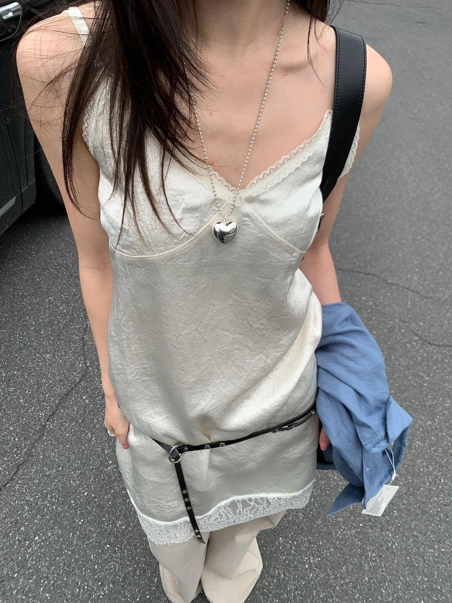 

Женский топ Lilian Pure Desire с кружевной отделкой и V-образным вырезом на бретельках, модель 61425, для создания атмосферного образа, модная летняя повседневная верхняя одежда