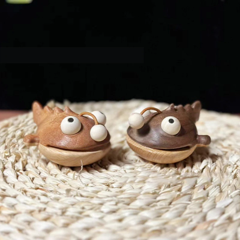 

Walnut Wood Carving Lantern Fish Figures Miniature Cute Refrigerator Sticker Clown Fish Statuette Fun Gift S0olid Wood Ornament