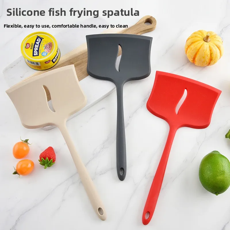 Food-grade silicone fish spatula, cooking pot spatula, non-stick cooking utensil, heat-resistant and won't damage the pot.