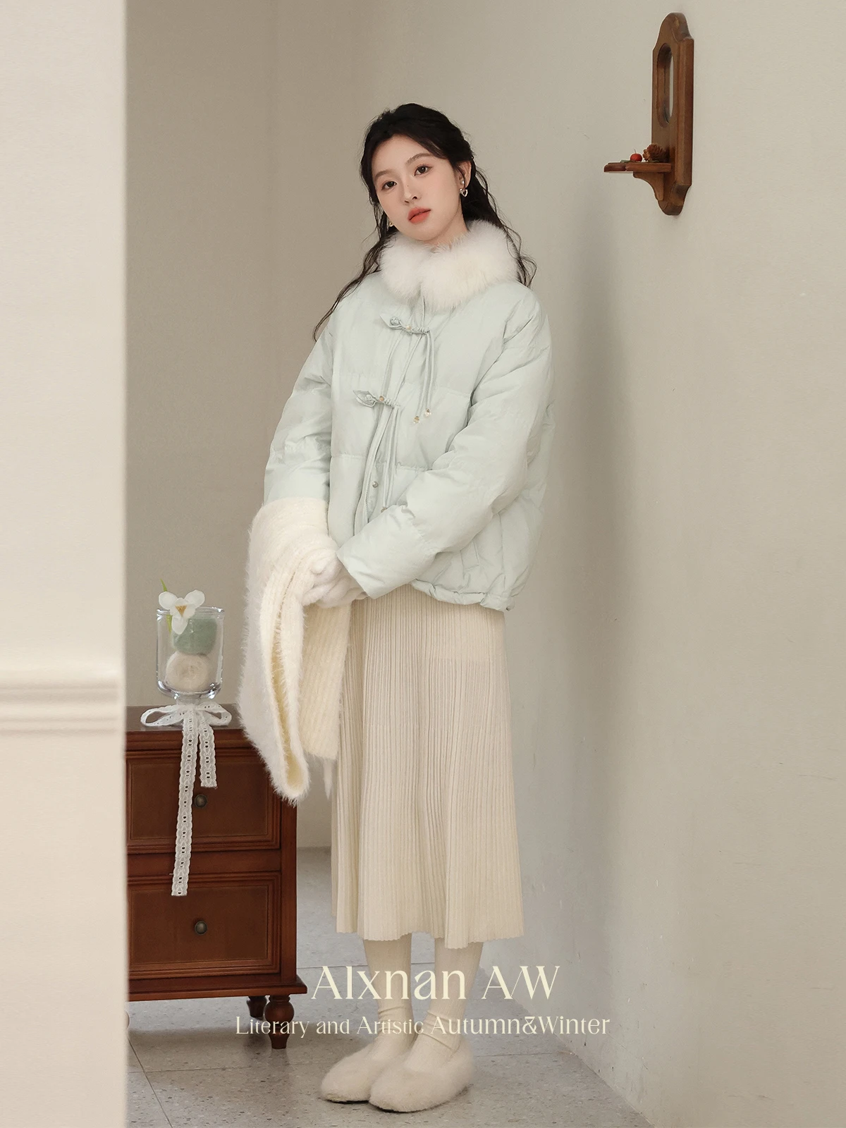 ALXNAN Women's Winter Down Jacket 2025 New Bean Green Short Down Jackets Chic Button Fur Collar 90 White Duck Female Coat L51651