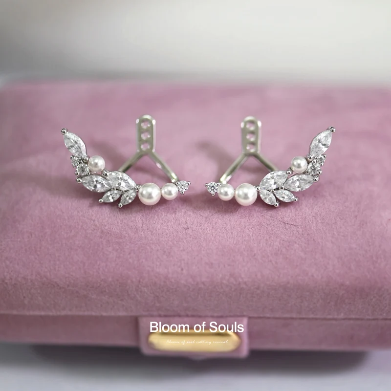 Anting-anting wanita split depan dan belakang perak sterling S925 mutiara halus sayap bulu desain asli "bulu telinga"