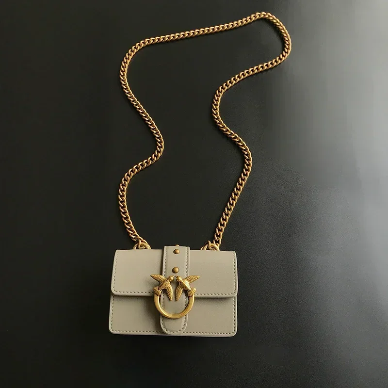 2026 Neue Damen-Umhängetasche in Beige mit V-Steppung, PU-Leder, Goldener Schwalbenverschluss, Ketten-Mini-Schultertasche für den Alltag, Dating, Hochzeit, Bestseller – Detail 26