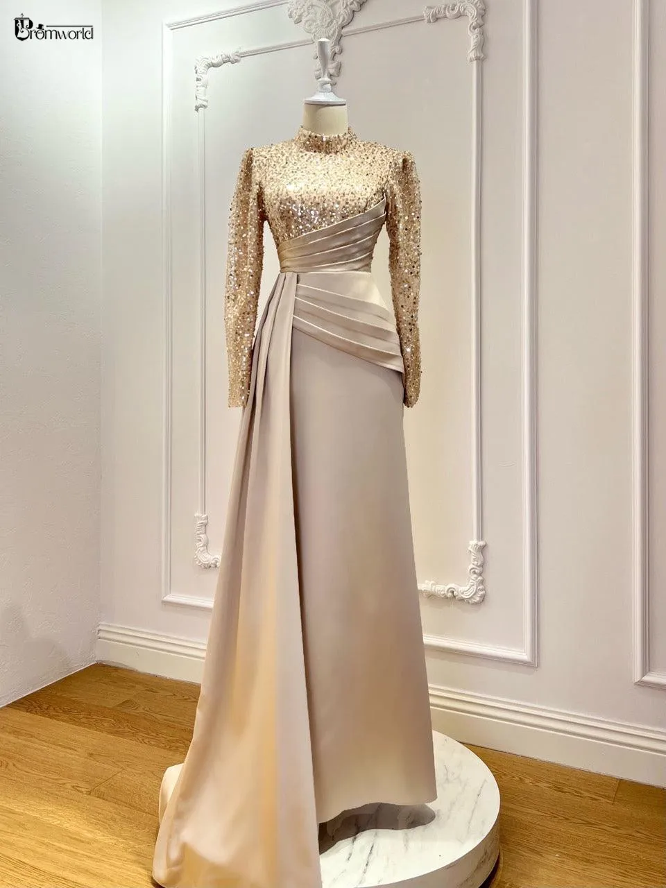 Customized Muslim Formal Dress Long Sleeves Elegant Arabic Evening Gown High Neck Beaded Satin Robes De Soirée Prom Party image 2