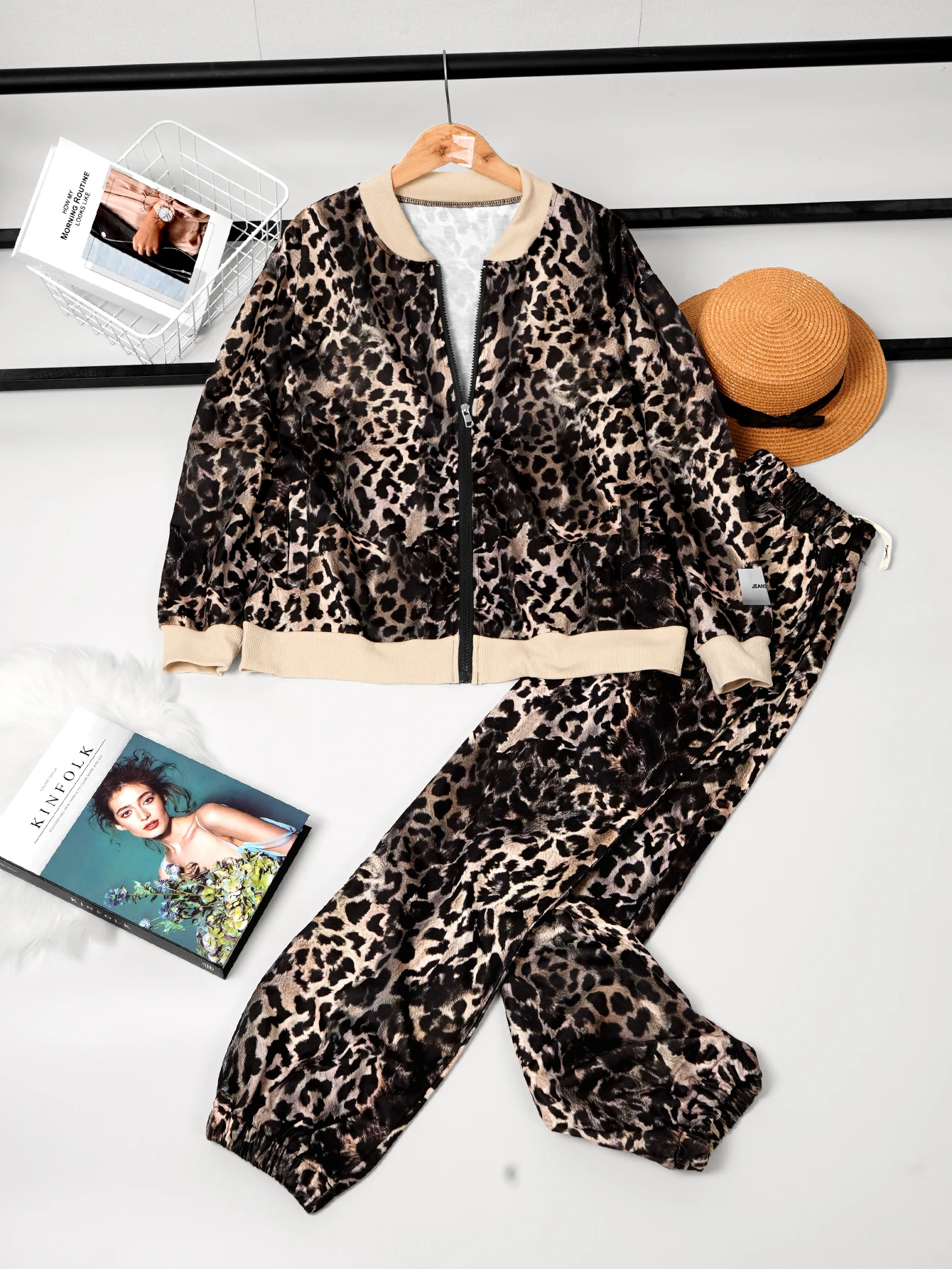 ชุดกางเกงขายาวพิมพ์ลายดอกไม้แฟชั่นหรูหราสำหรับสุภาพสตรี สไตล์เรียบง่าย ทันสมัย ใช้งานได้หลากหลาย สินค้ามาใหม่ สไตล์ยุโรป