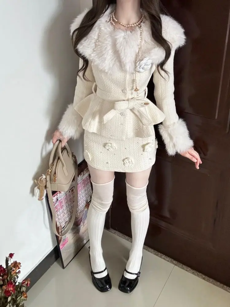 Conjuntos de duas peças brancos de alta qualidade roupas femininas inverno pele emendada cintura com cinto emagrecimento calor casaco grânulo mini saia conjunto