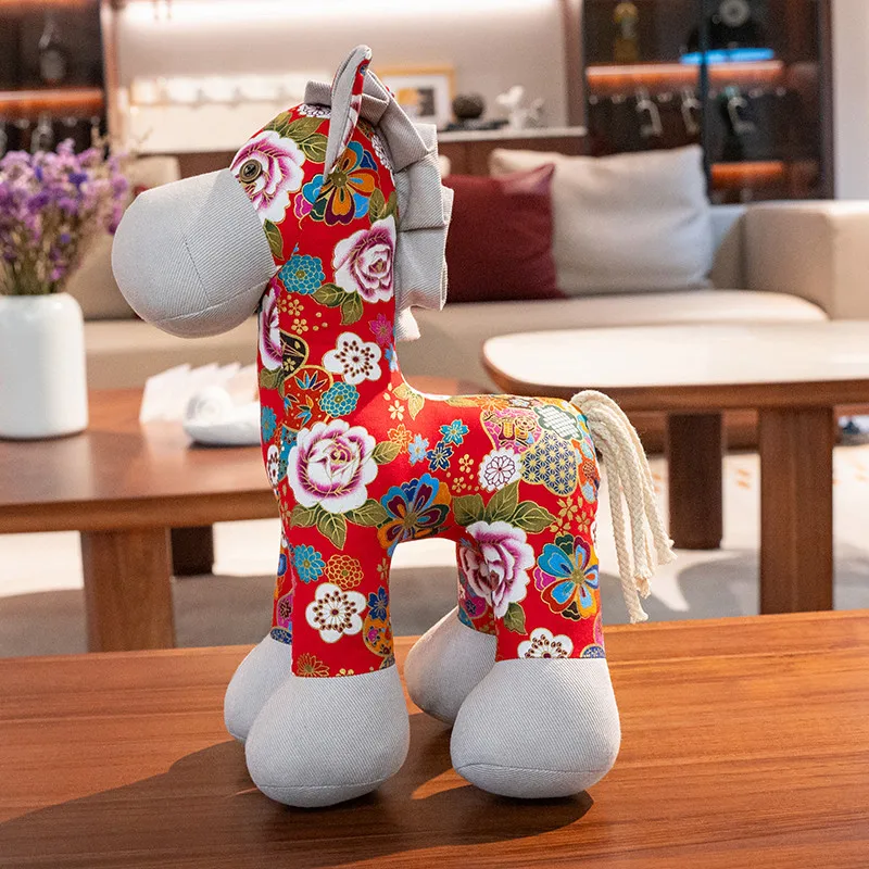 Nuevos y delicados juguetes de peluche de poni con bordado de flores, muñeco de caballo de mascota de pie, regalo de Año Nuevo 2026 para familiares y amigos