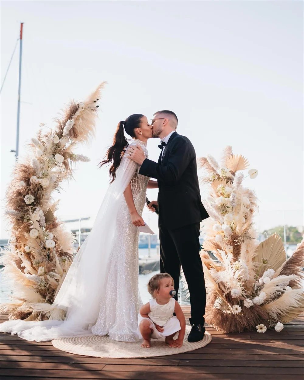 Tokyo Customized White Mermaid Wedding Dresses Strapless Sleeveless Elegant Shawl Bridal Gowns 2025 Court Train Wedding Gowns
