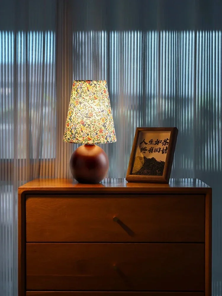 

Color floral table lamp French antique atmosphere room decorative lamp walnut creative modeling bedroom lamp