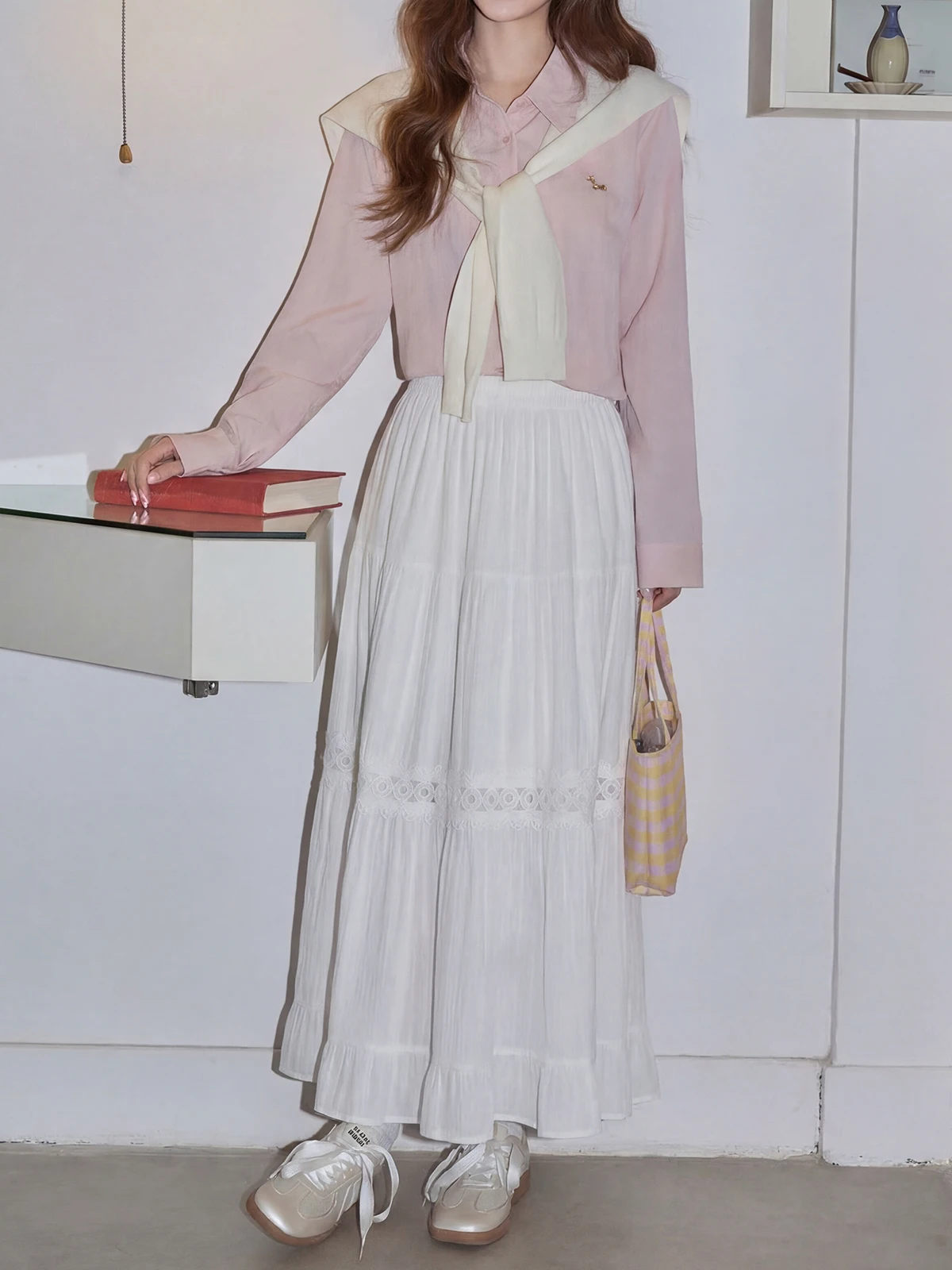 

Белая юбка А-силуэта с кружевными вставками, женская, с высокой талией, облегающая, многоярусная, средней длины, в корейском стиле