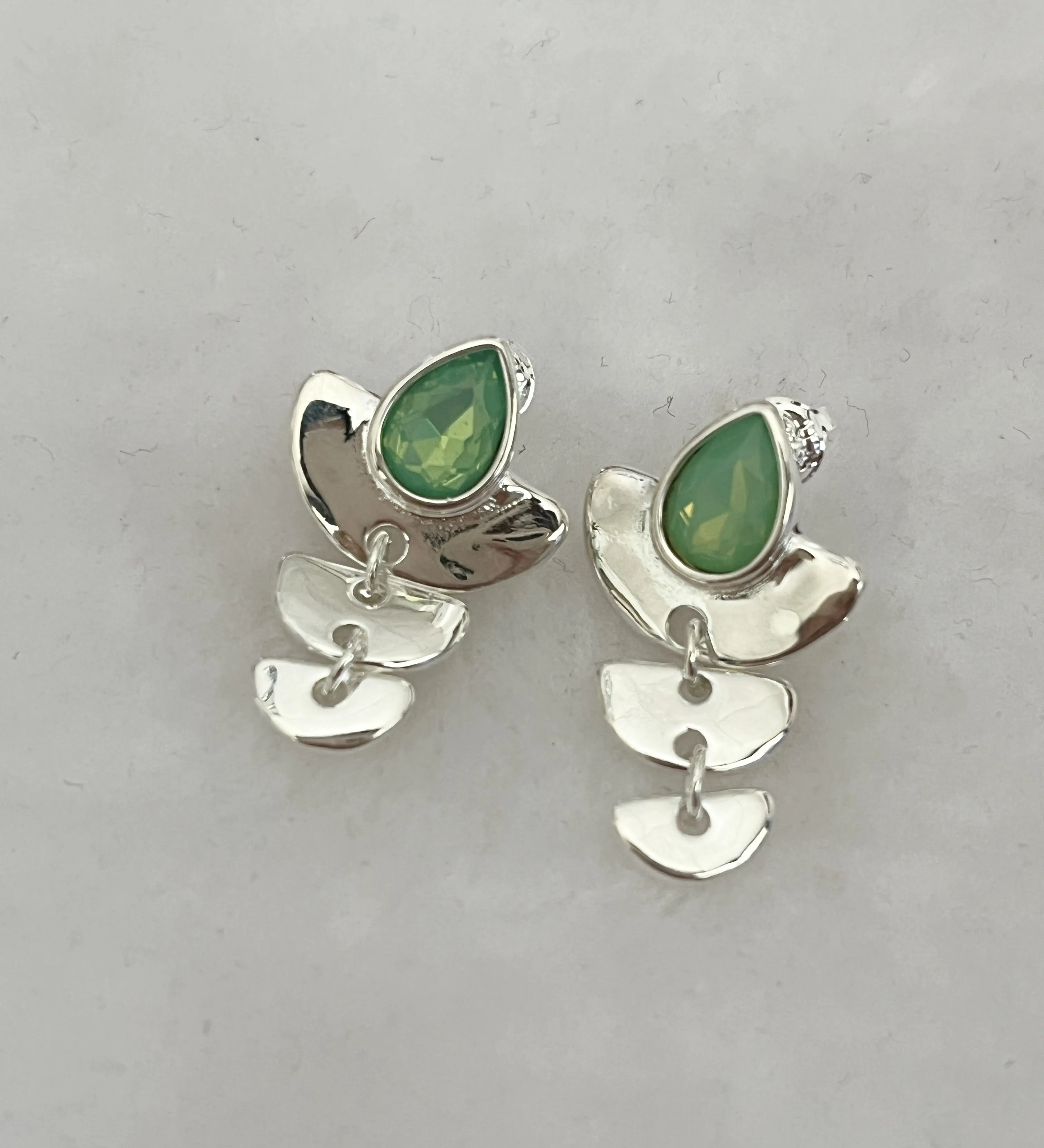 

2024 New European and American UNO Fashion Trend Water Drop Green Gem Women's Earrings Romantic Jewelry Gift