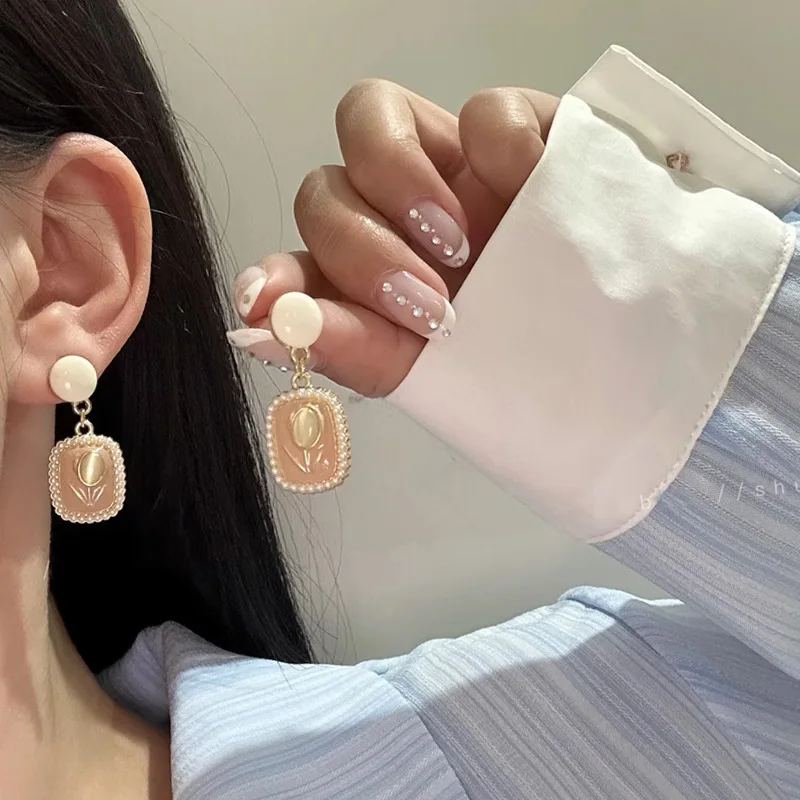 Korean New Exquisite Tulip Flower Drop Earrings Fashion Temperament Versatile Simple Earrings White Opal Elegant Women Jewelry