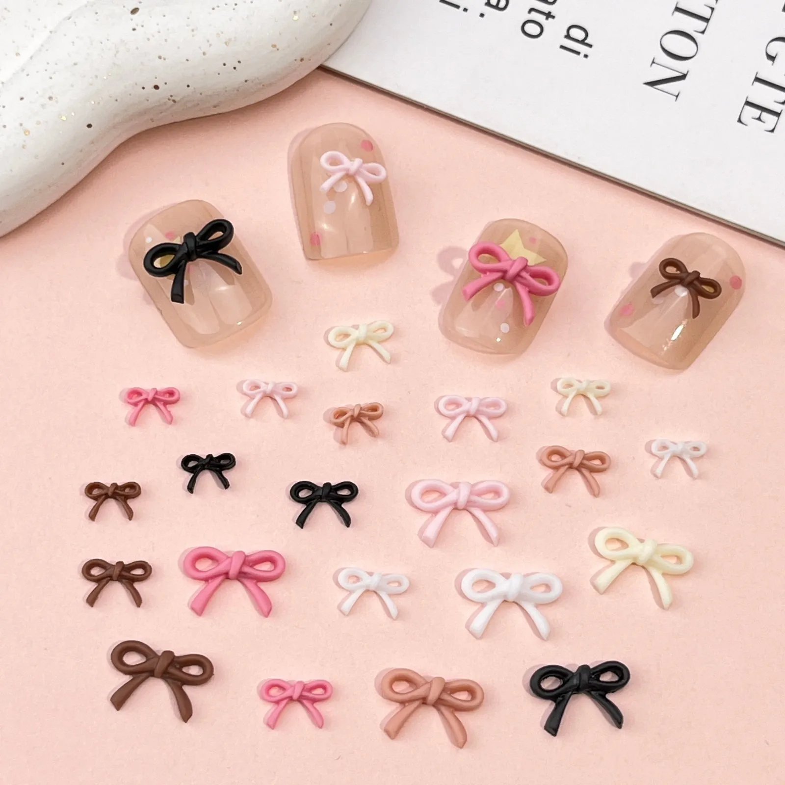 100 peças acessórios de arte de unha em forma de arco estéreo multicolorido, fáceis de criar estilos de arte de unha doce, pequenas decorações fofas para técnicos e entusiastas de unhas para arte de unhas diy, cores misturadas aleatórias