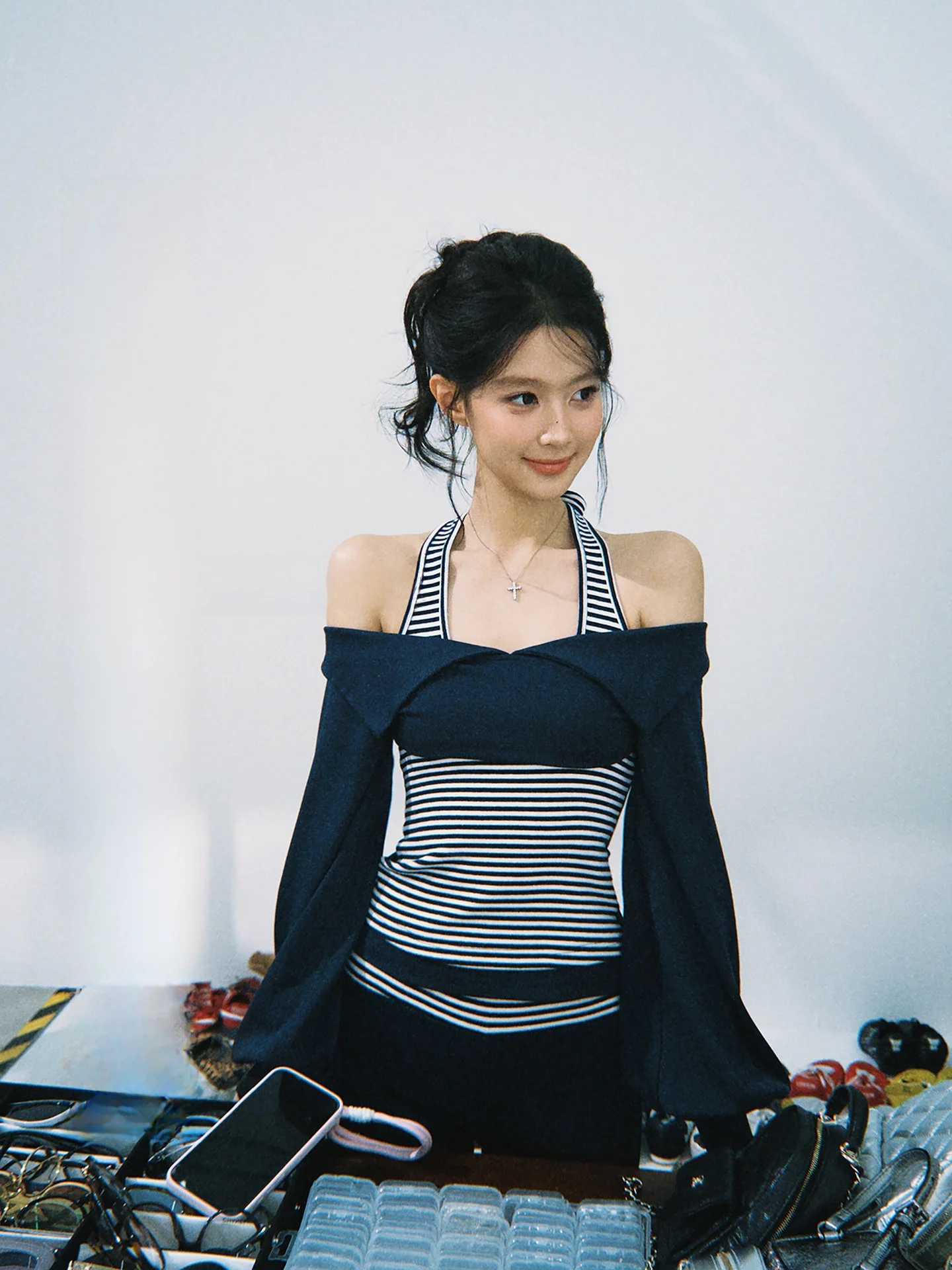 

Женский комплект Exue: футболка с длинным рукавом и широкие брюки, весенний новый стиль, лоскутный дизайн в полоску, с вырезом на шее