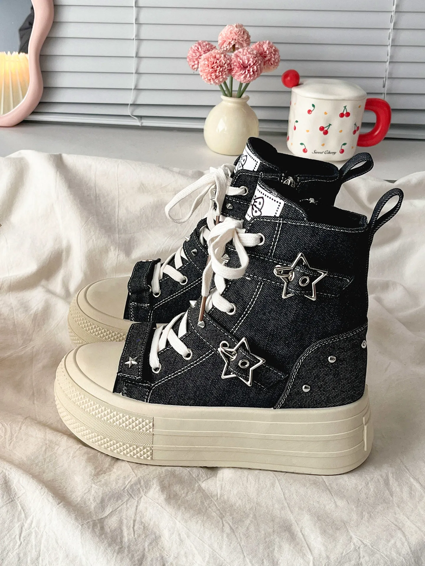 Retro High-end Sense Thick Sole Canvas Shoes Women's 2026 New Arrival Spring Versatile Height Increasing Stars Casual Sneakers view 2