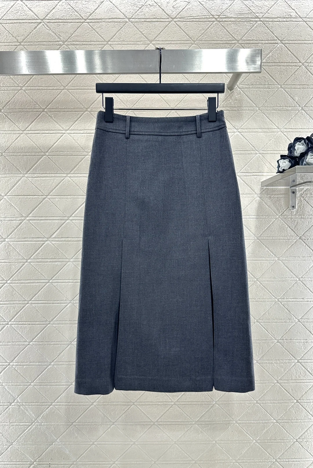 Nuevo elegante, moderno, minimalista Logo longitud media plisado cintura alta A-line media falda ropa de mujer