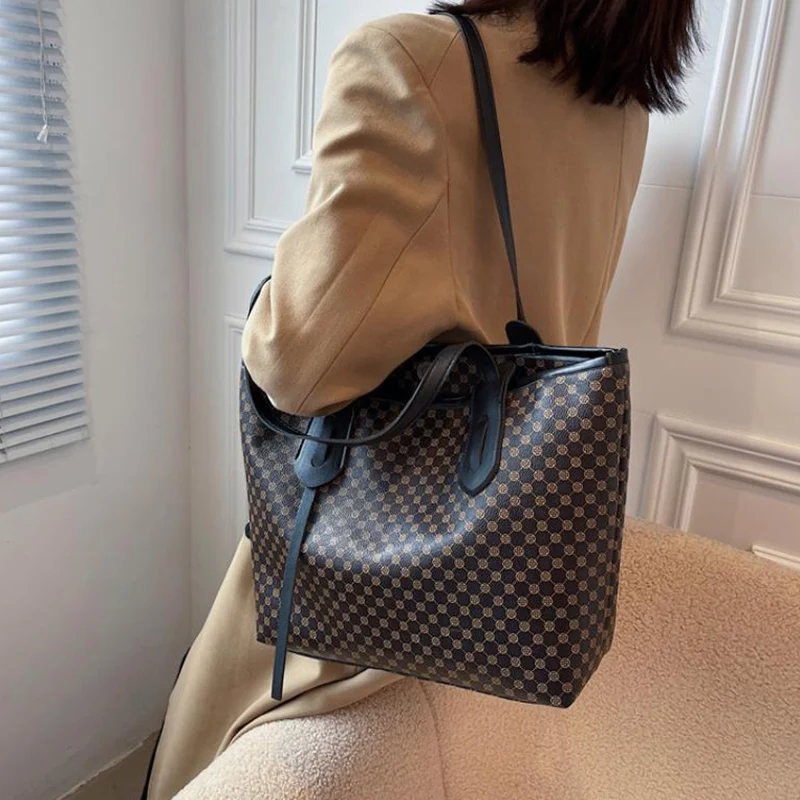 Fashion Women's Tote Shoulder Bag Striped Designer Large Capacity Handbag for Women 2022 New Simple Solid Female Shopper Bags