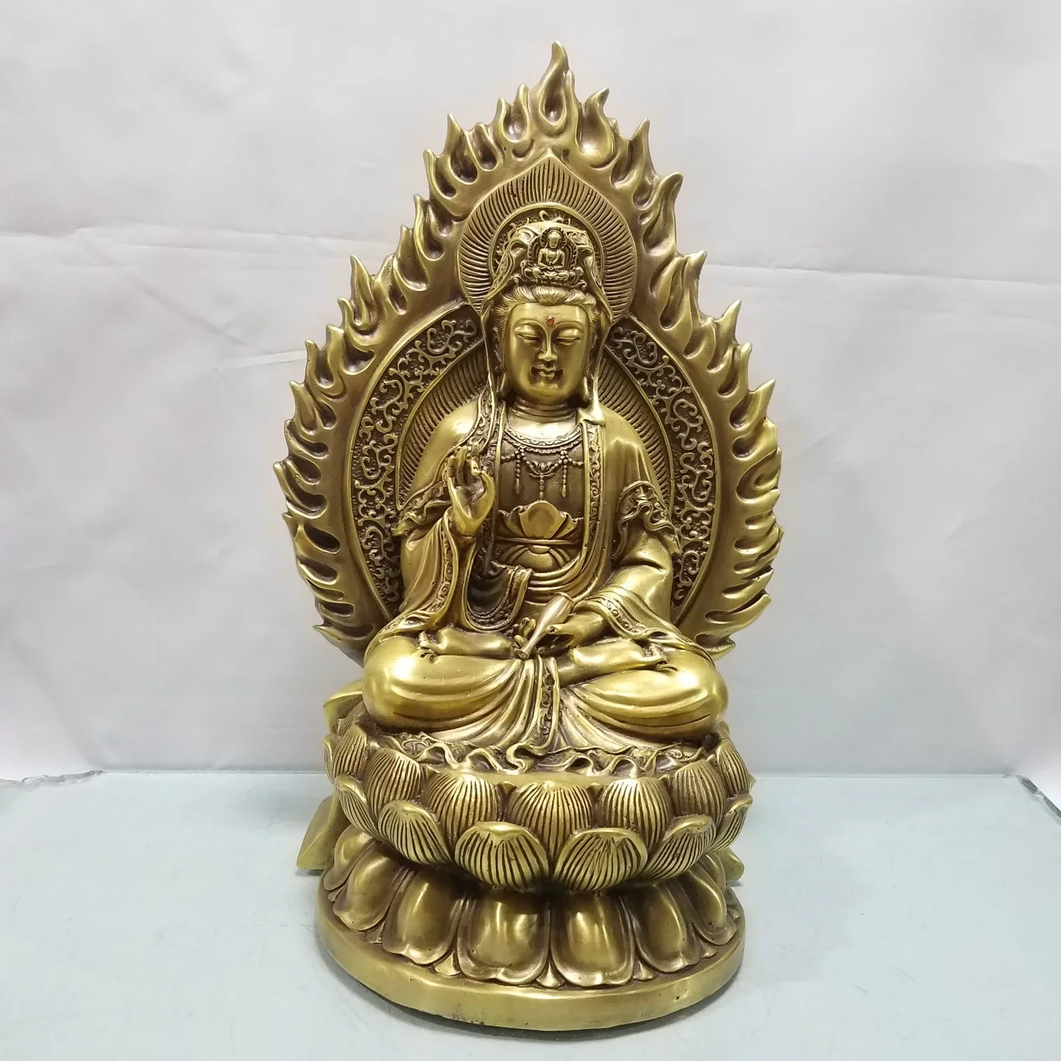 Brass Guanyin ornament backlit Guanyin Bodhisattva copper Guanyin statue net bottle sitting lotus