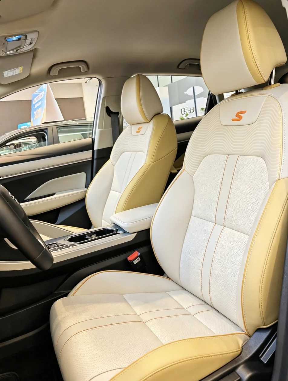 Für Geely Coolray 2019~2025 Maßgefertigte Autositzbezüge Luxuriöses Nappaleder 100% Passgenau Innenraumzubehör 360 ° Vollständige Abdeckung – Detail 2