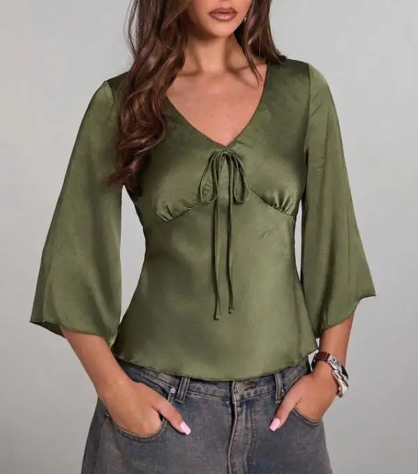 Zijdesatijn damesoverhemd V-hals Elegant en modieus Temperament Slim Fit Vetersluiting Decoratie Trompetmouwen Chiffon overhemd