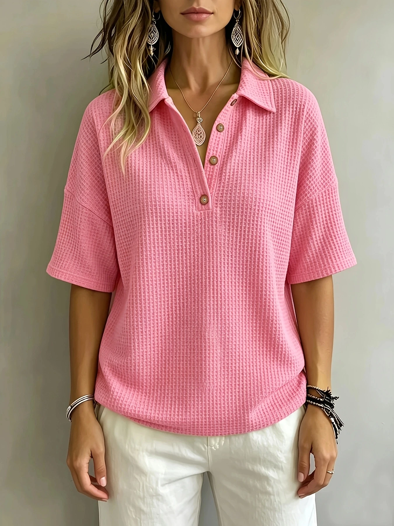 Damenmode Waffel-Poloshirt mit mittellangen Ärmeln; Locker geschnittenes T-Shirt mit überschnittenen Schultern und halbem Knopfverschluss; Sommer Neuheit im Lazy-Style Casual-Look – Detail 6