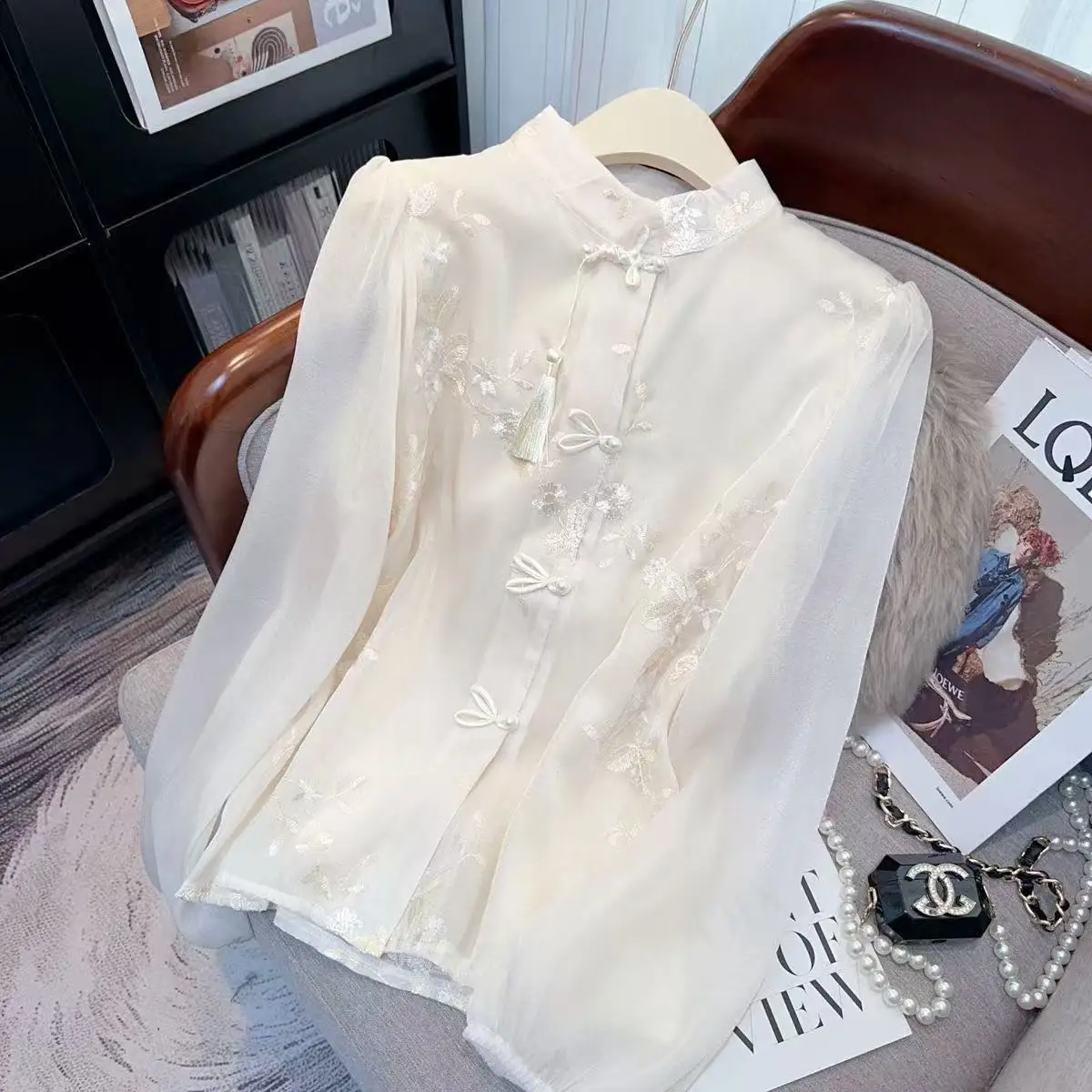 

New Chinese Style Tops Women's Cheongsam Match Embroidery Long Sleeved Shirt Vintage Niche Button Wedding Base Outfits Female