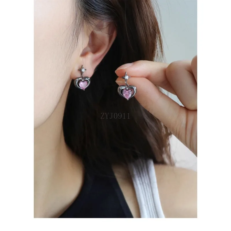 [blackpink] black and pink zircon love stud earrings niche sweet and cool girl heart earrings